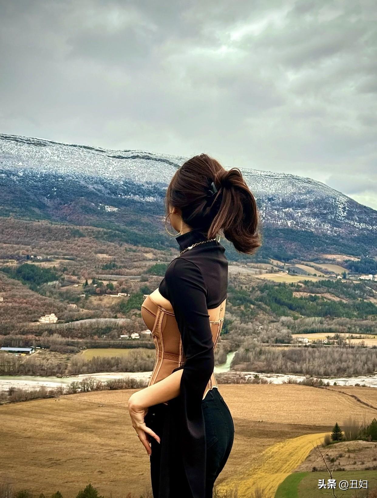 什么年龄的女人最有气质40岁的女人，成熟稳重，这种韵味就是气质。