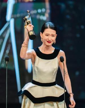 金像奖影后廖子妤 酱园弄颗粒无收 章子怡马丽陪跑 第44届香港电影金像奖影后由马