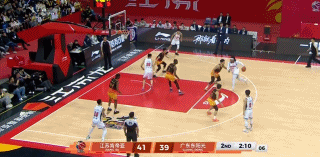 崔永熙被老六抢风头，存在感就是真切贡献，一项不足没有任何改观

崔永熙次节最后时