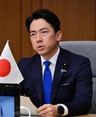 两位日本贵公子？悠仁亲王靠的是世袭，小泉进次郎……也是世袭。
日本国王没有儿子，