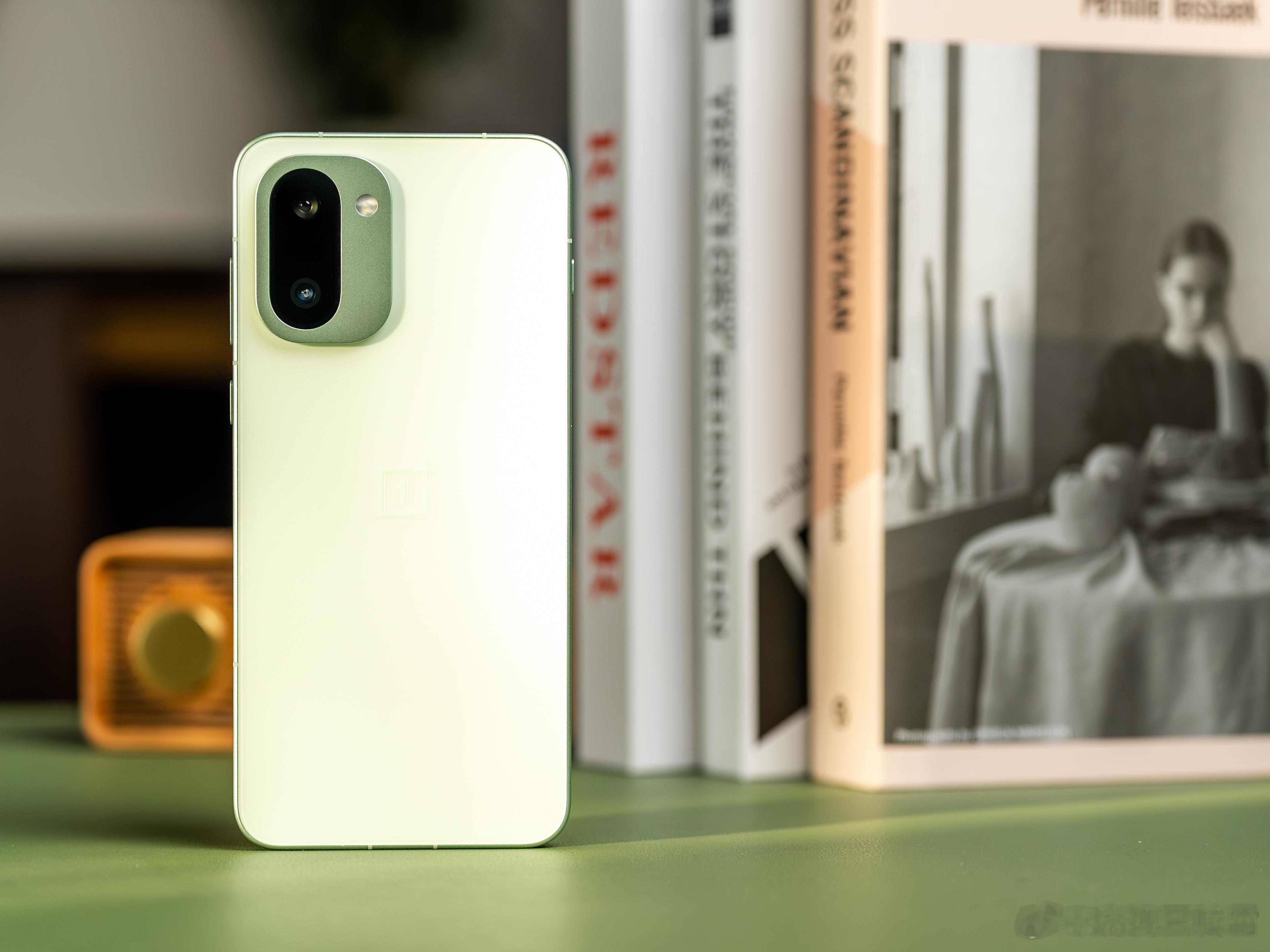 【一加Ace6T真机图赏】熟悉的家族式设计，别说我还挺喜欢，和Ace6相比更多还