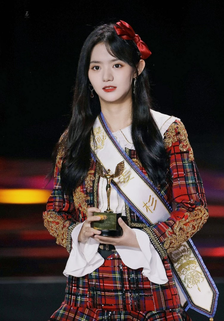 姜/杉×曾/昕/妍“兔子姐姐，小兔子追着你走过的路来了哦” 