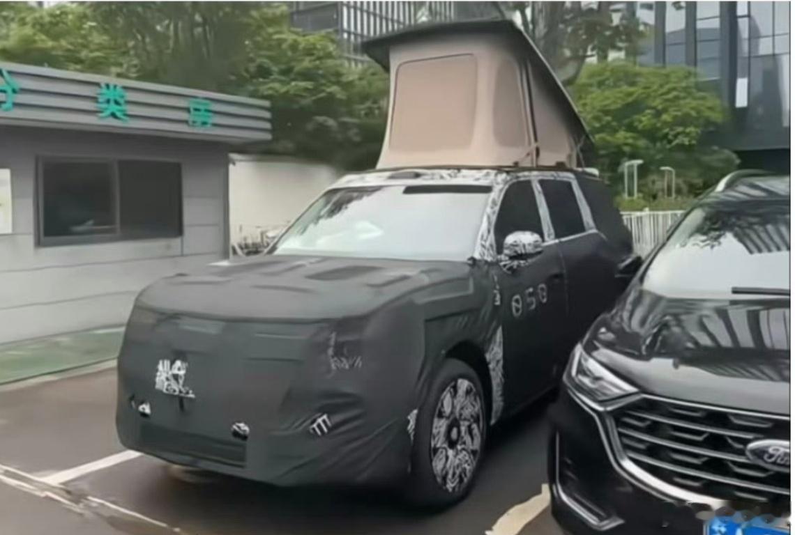 小米YU这个升顶帐篷，我记得有几款露营定制版车型都带这个配置，比如启辰VX6，福