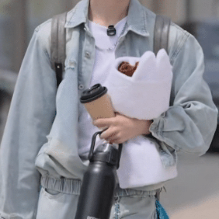 君姐人格上线了好想帮他把衣服拽出来 