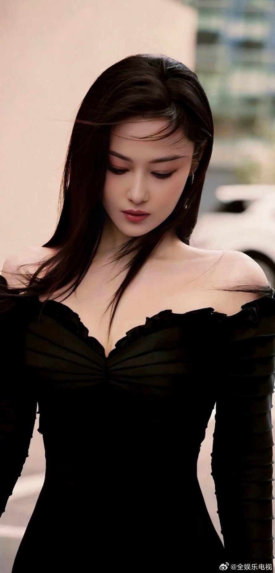 张馨予 为啥补货啊姐一直在姐姐的美，辨识度很高。这张绝代芳华的脸可不是轻易就能补