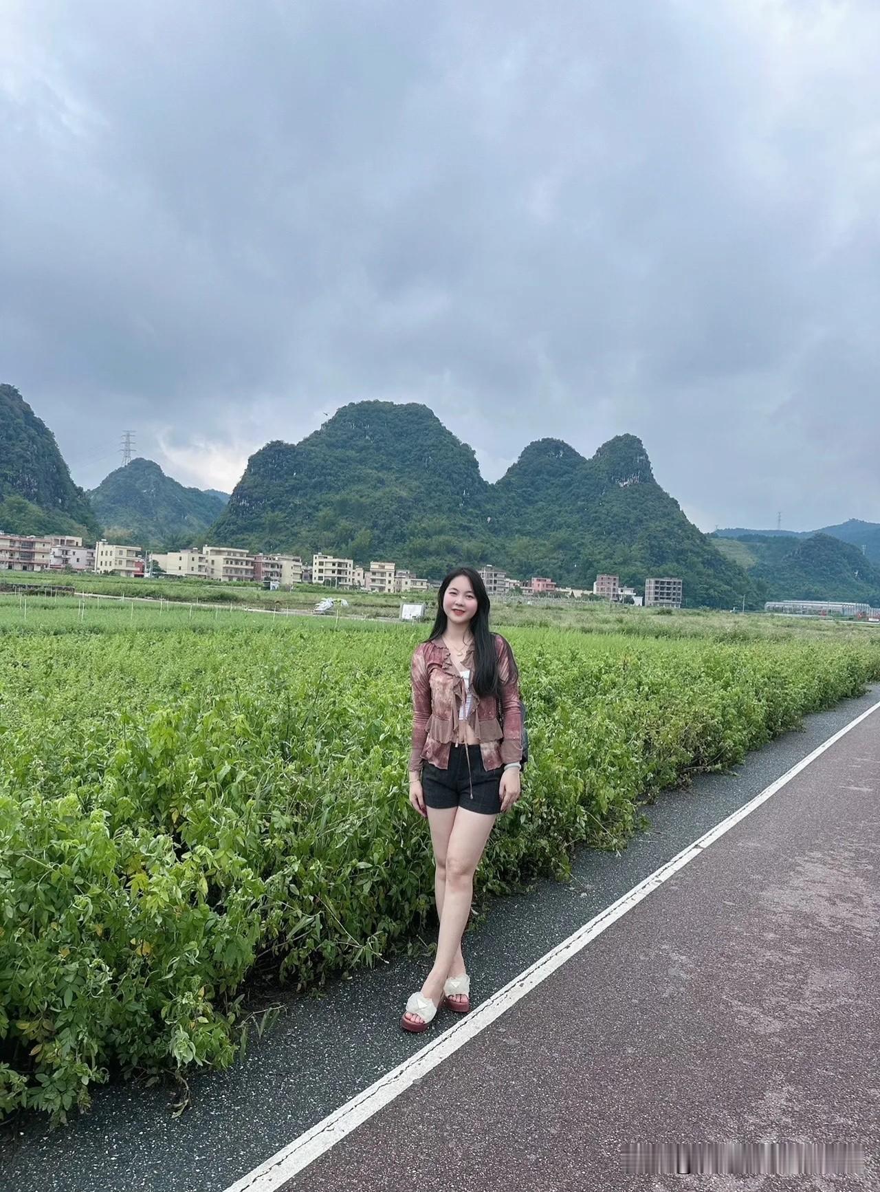 人到中年
      真的没必要
           把太多人请进生命里，
 