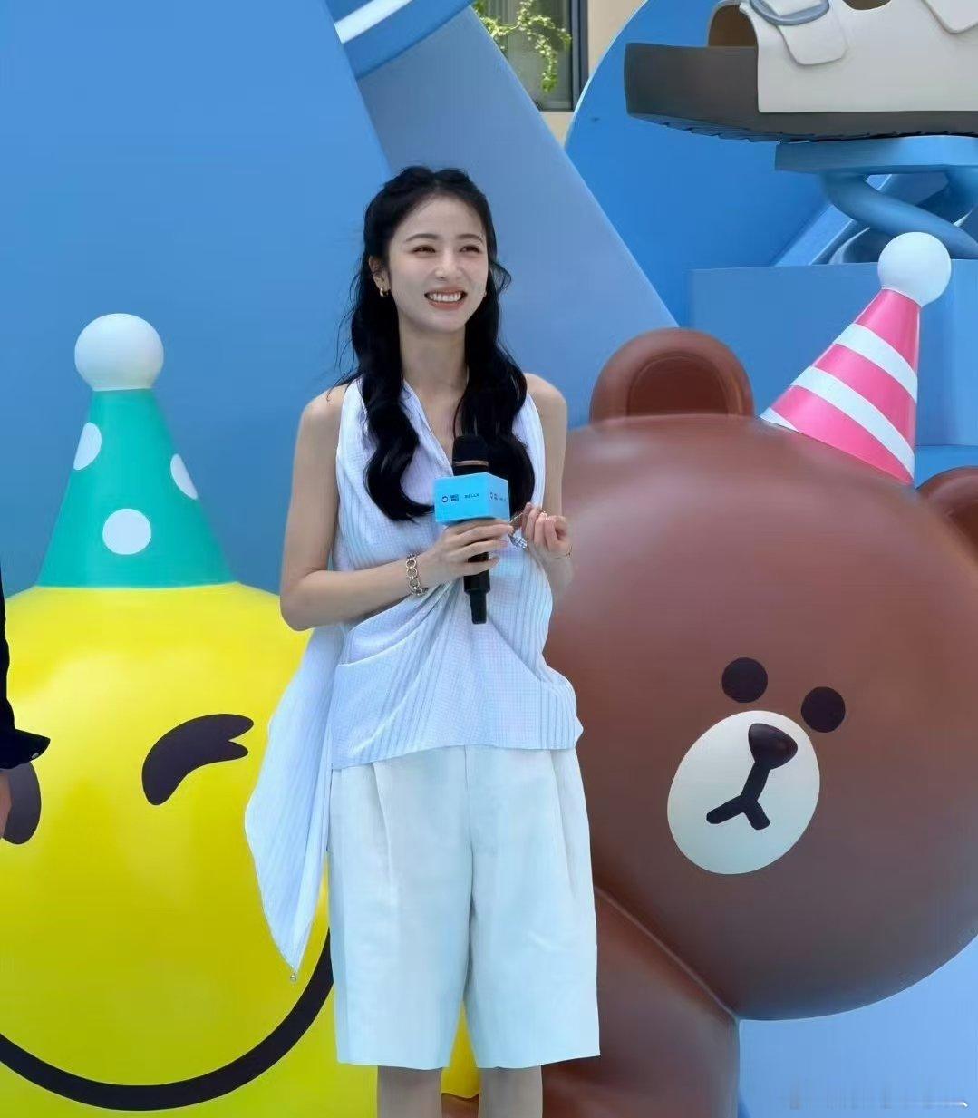 周雨彤成都线下生图 周雨彤今日成都线下活动生图，好清新好漂亮！周雨彤成都线下状态