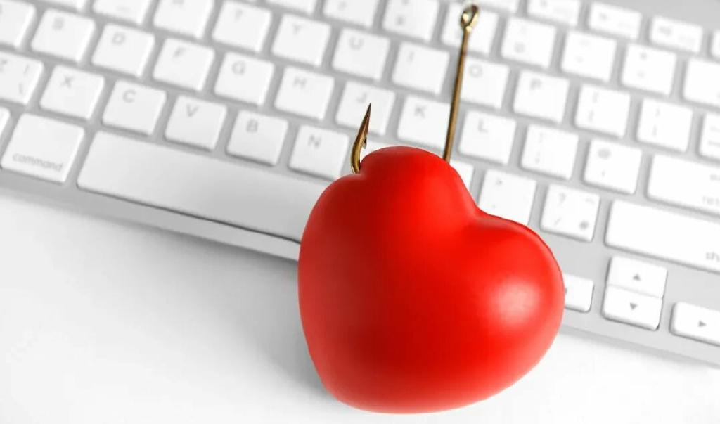 ​​“他就是我的理想型，我以为爱情照进了我的现实，但没有想到的是……”小宁坐在审