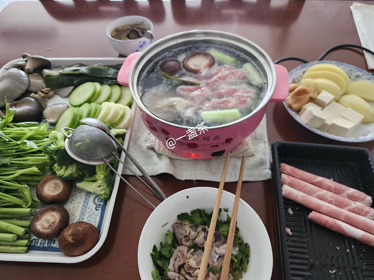 中午想一个人在家吃涮羊肉，已经10点了还没顾得上买羊肉片，赶紧打开叮咚软件开始点