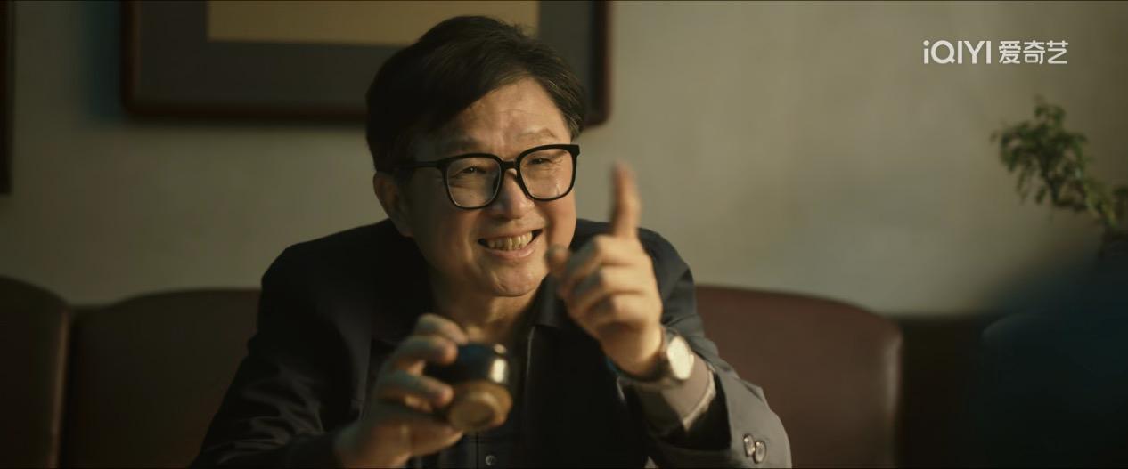 《低智商犯罪》里面的方老师是一个人才啊！

平时骑着单车，自诩文化人，大家都以为