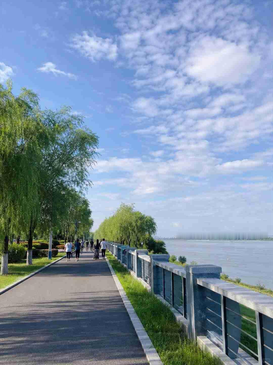 我的今日状态：😁轻松愉快
我这里的天气：☀️晴天