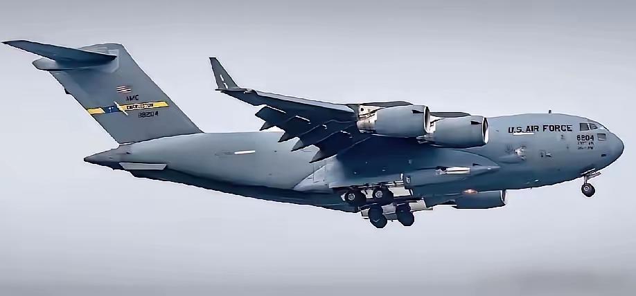 在中美高层刚刚结束通话不到48小时内，5月2日，一架美国空军C-17军用运输机从