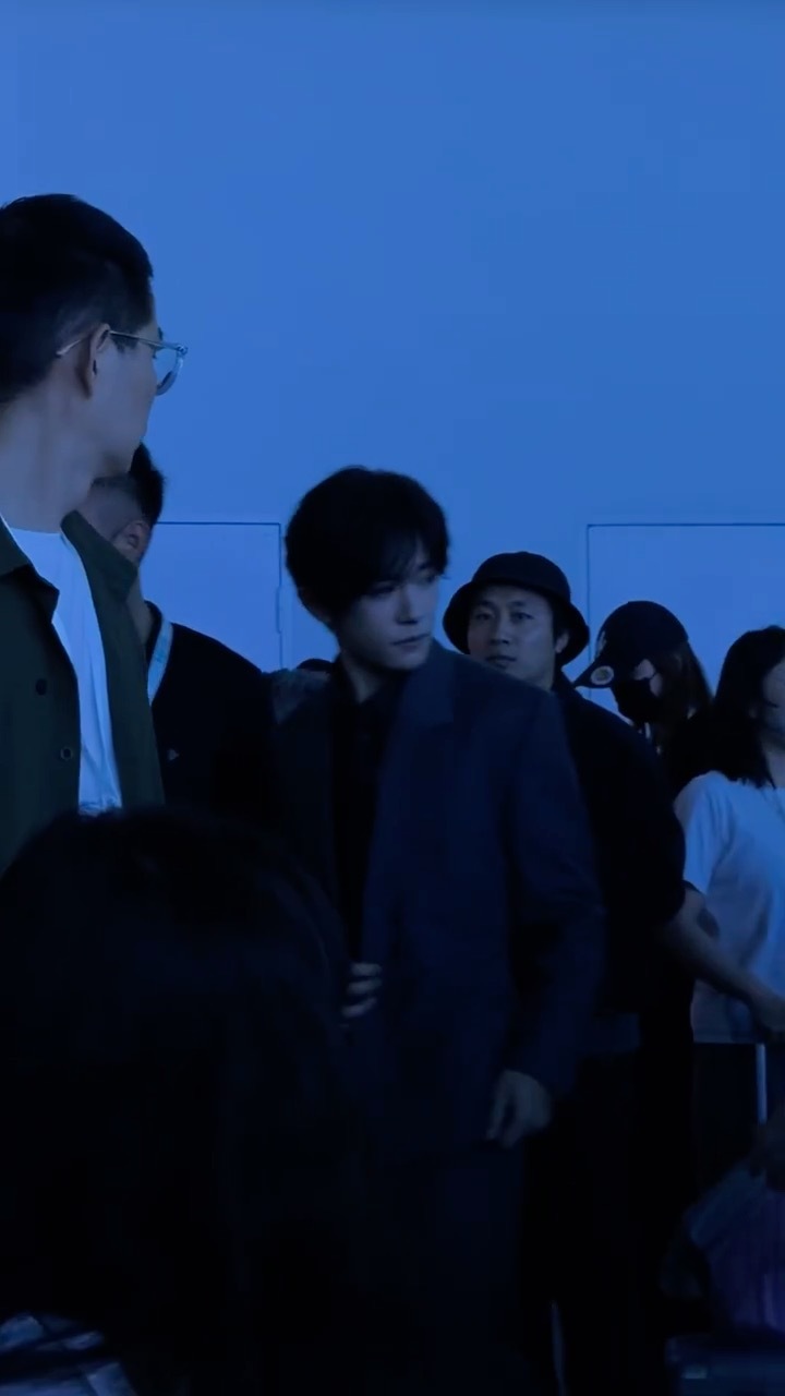 好喜欢哥哥这个回眸噢