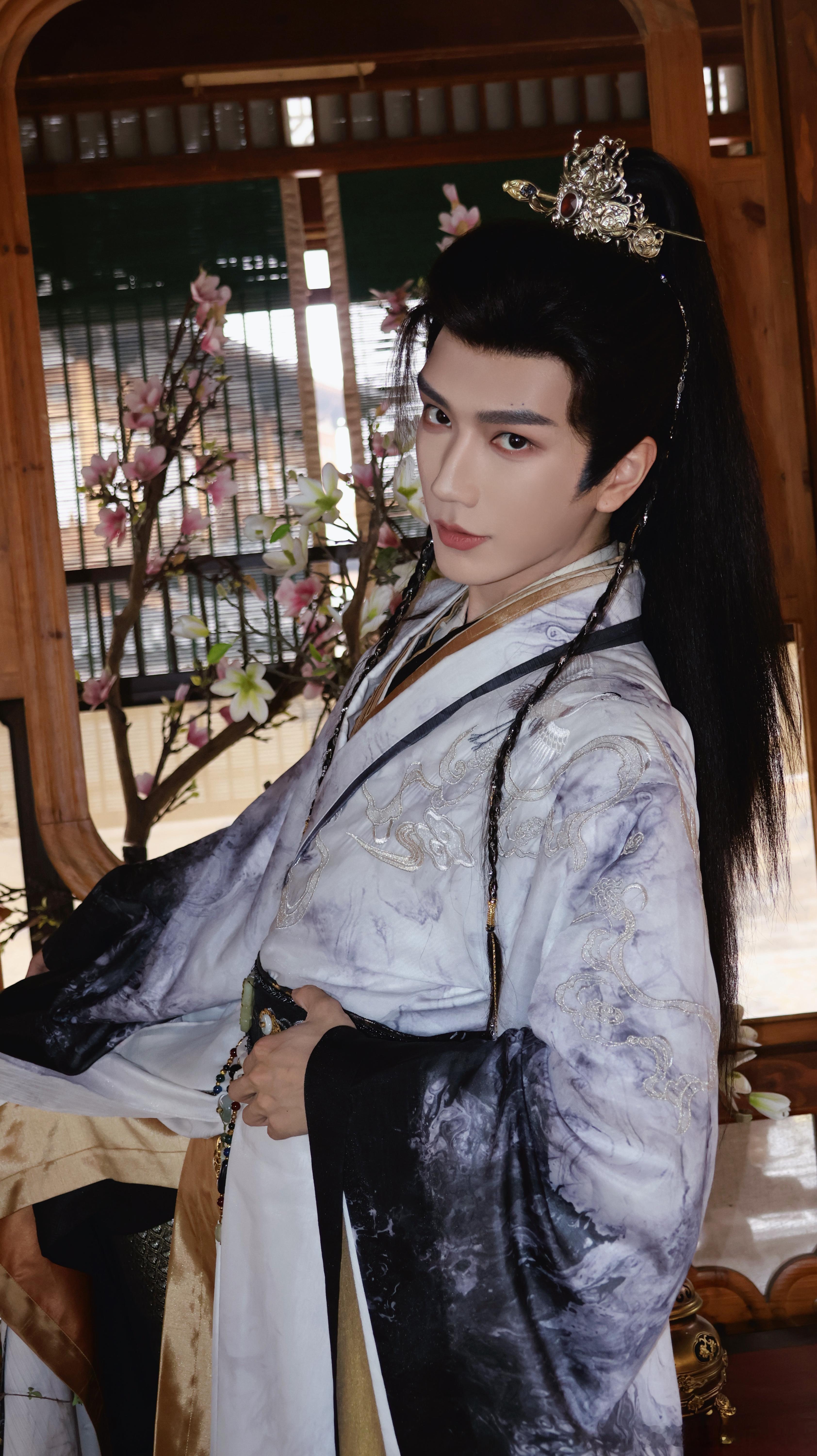 我就这样看着我爸这张帅脸不说话 