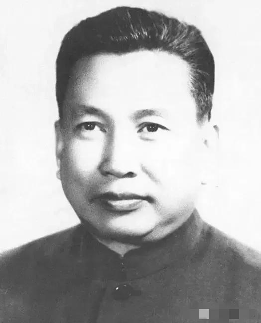 1985年，年至花甲的波尔布特，行为令人发指。他给自己分配了一位20岁出头的貌美