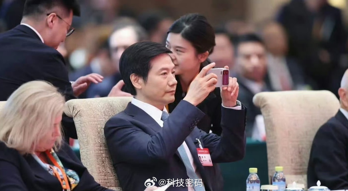 雷军壁纸 逆天改命中国新能源汽车行业太卷了….7系就是最激烈展车呀！ 