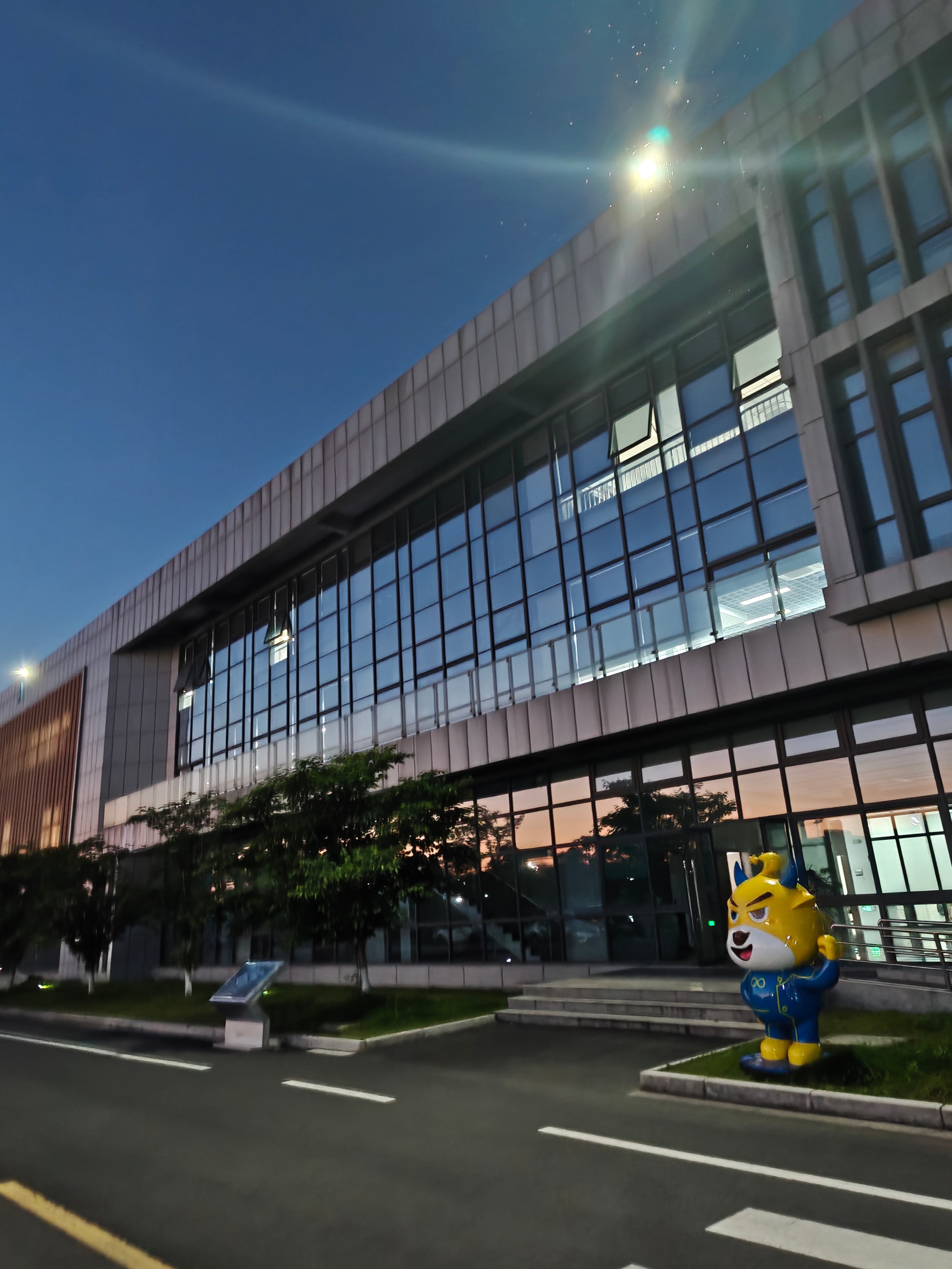 隅间圆语2026/05/05去夜市街回来 然后在厂里转了转