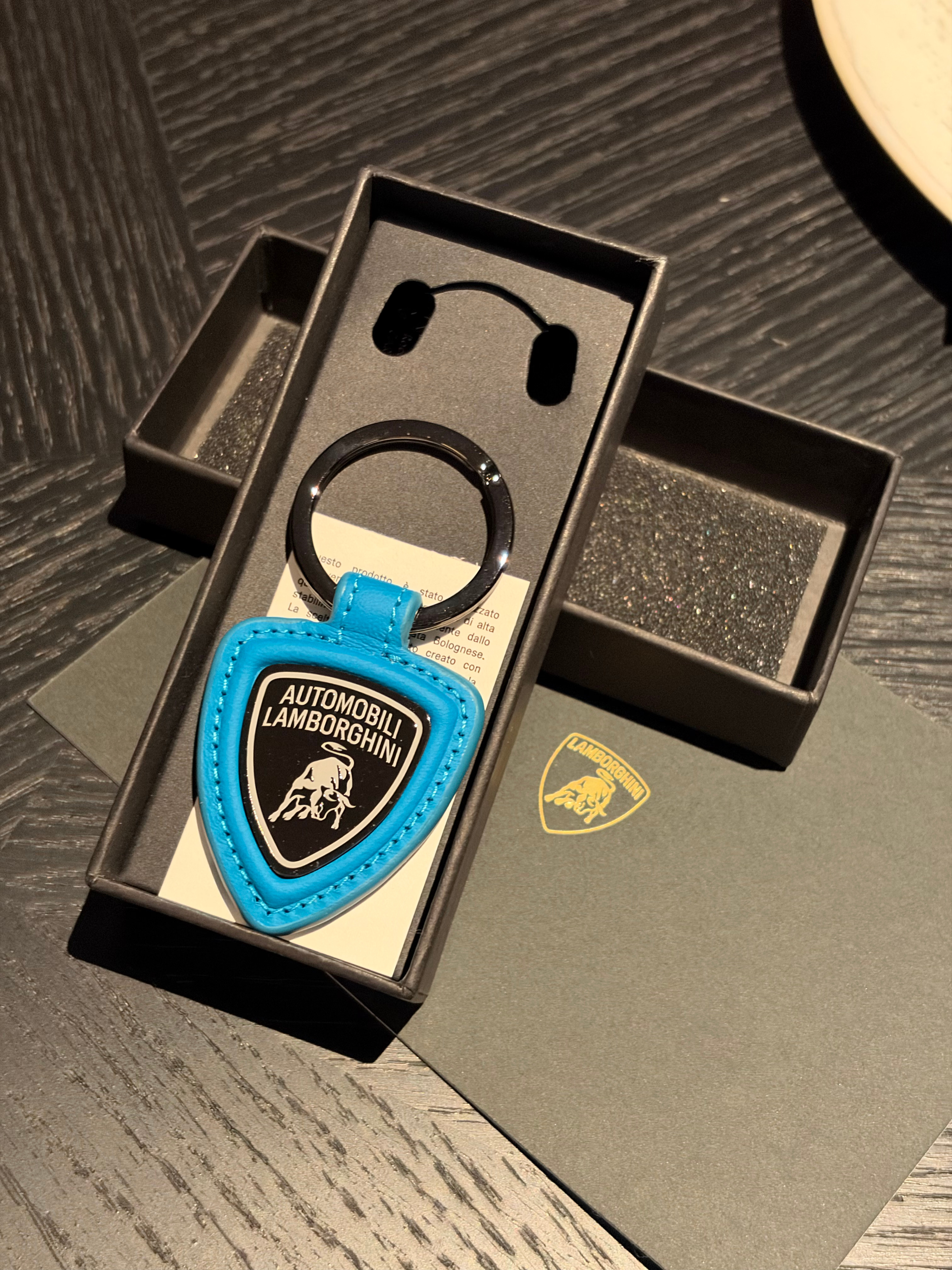 晚安 玛卡巴卡这两天睡得乱七八糟的磕了一粒褪黑素 期待明天的URUS SE[月亮