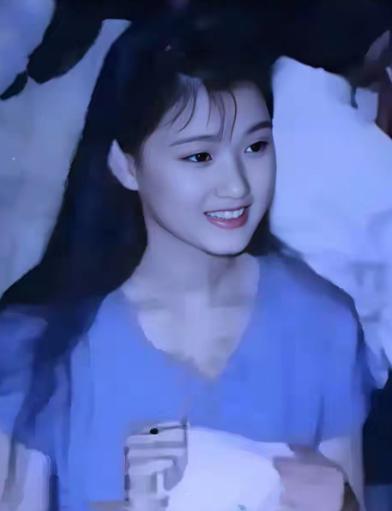 1996年宋祖英亲手把18岁的小保姆送进了监狱，一判就是12年，而这个保姆还是自