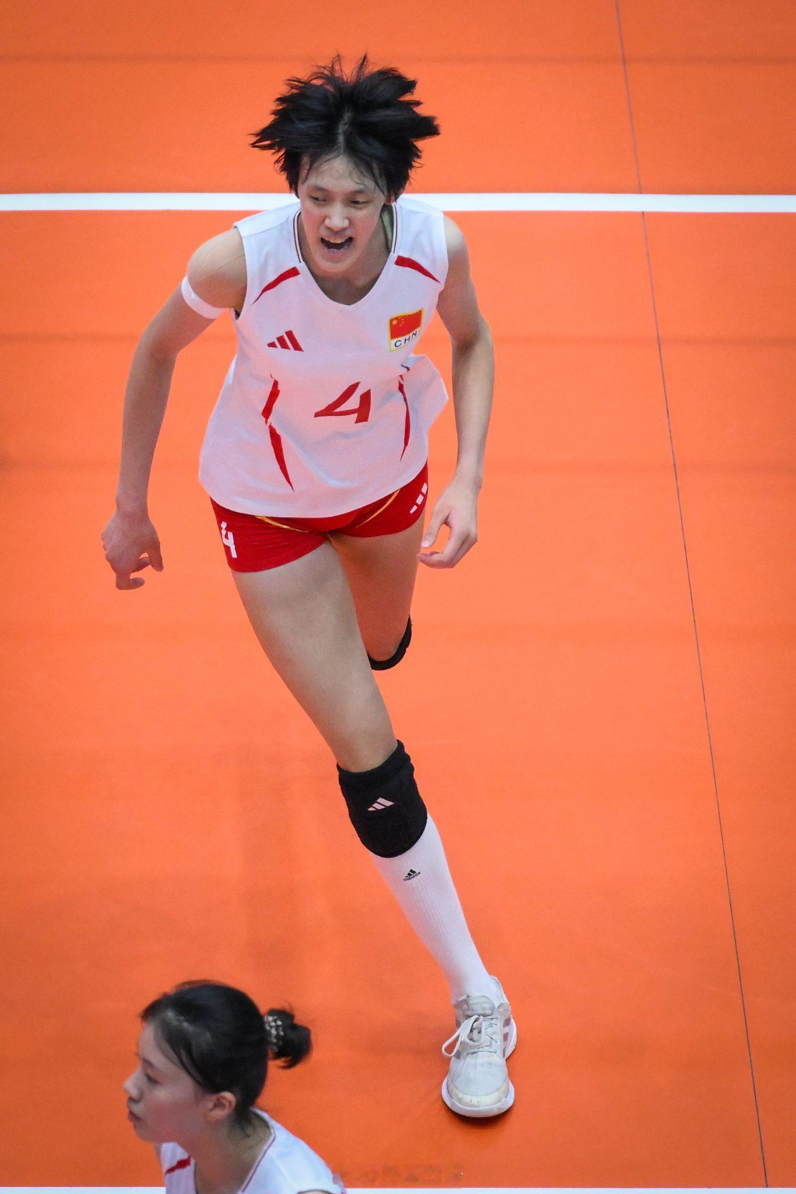 U18女排亚锦赛中国队夺冠，决赛第三局25比16，3比0完胜韩国队，第三局双方都