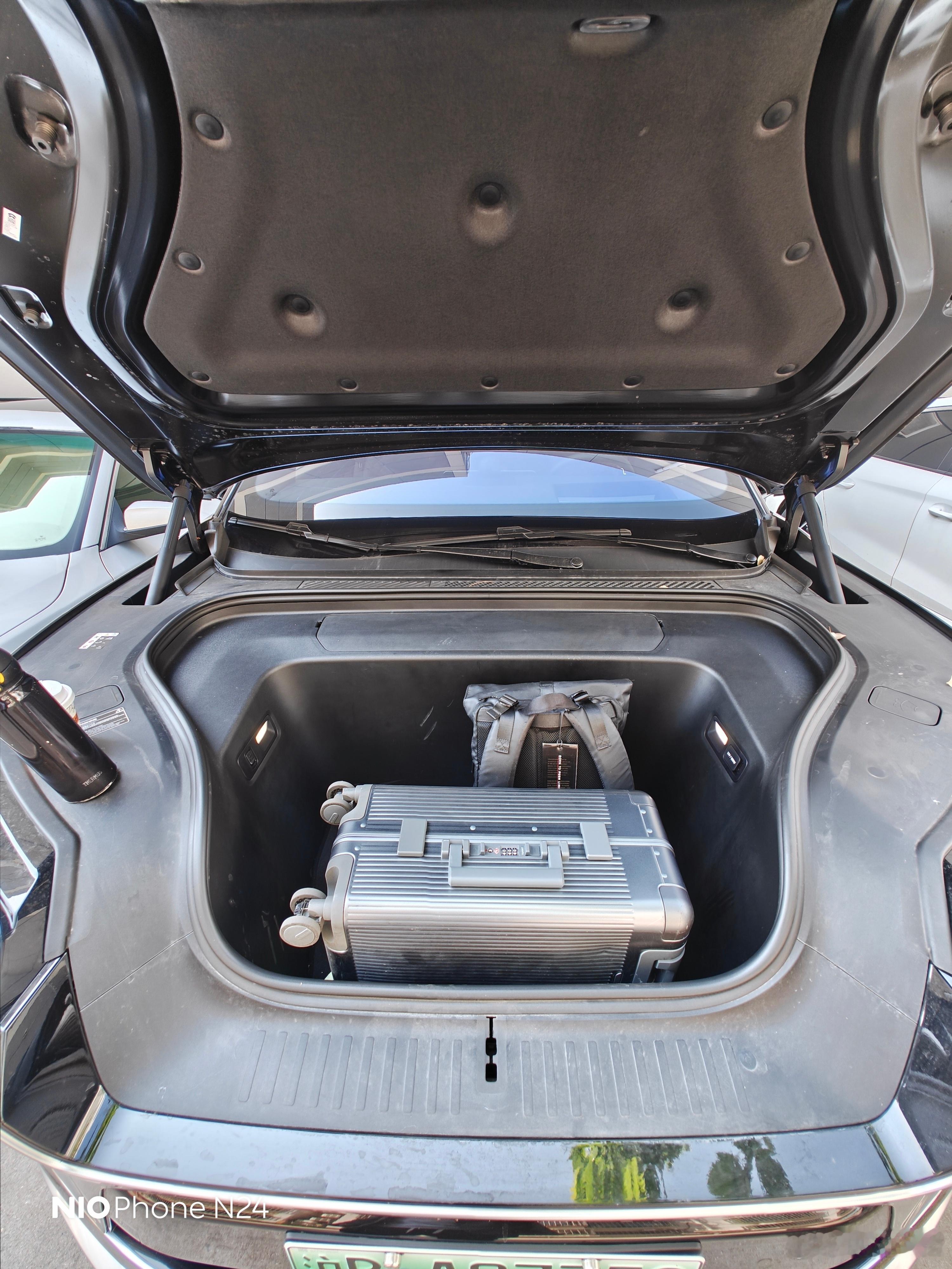 根据我长期使用经验，前备箱的容积还是要努力搞到200升以上，能放一个箱子一个背包