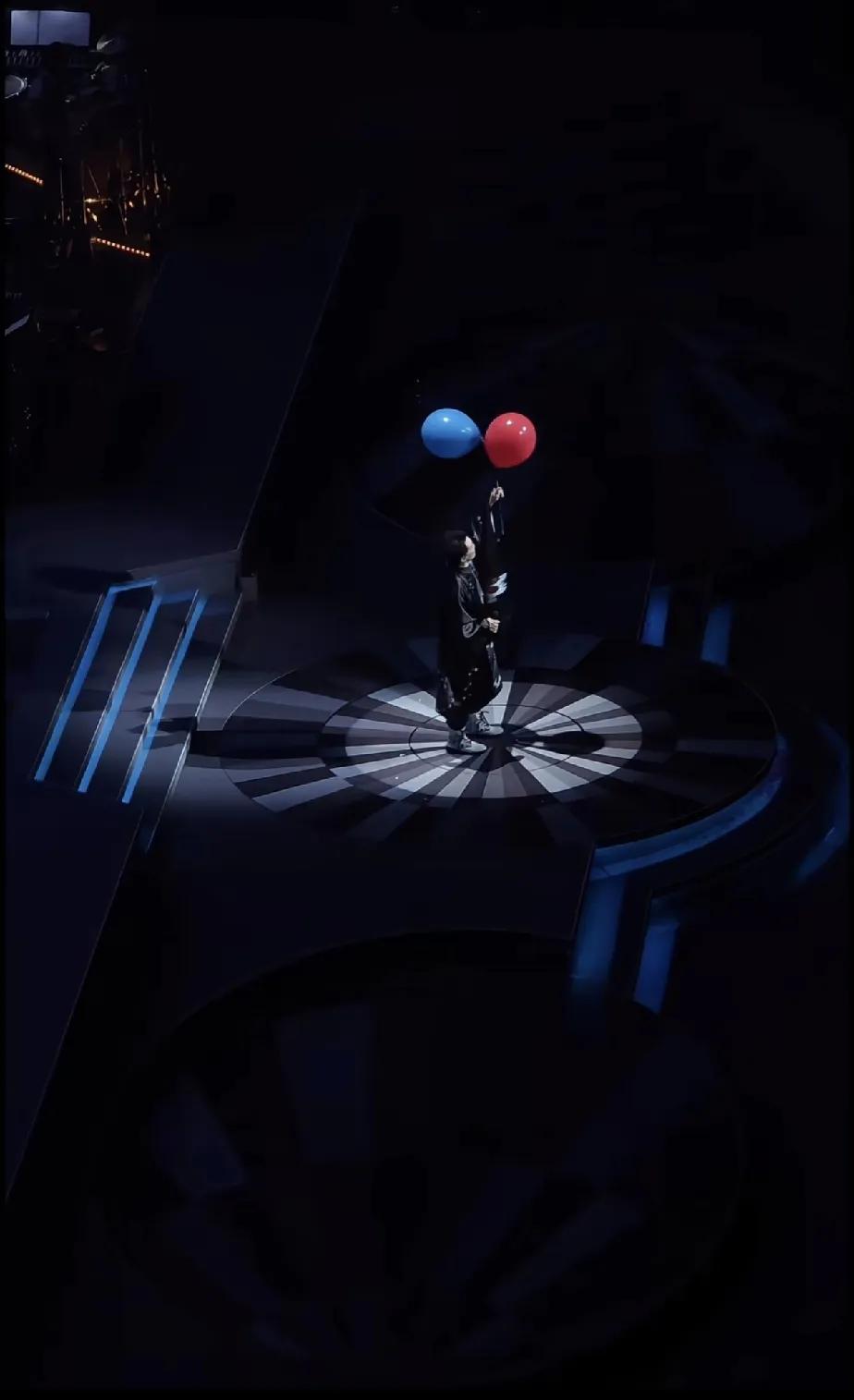 陈奕迅:这演唱会我不想开了！
好好的就剩一个了，
这辈子没这么无语过！[捂脸]
