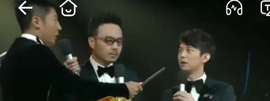 你们别看何老师人好，他的表情也太丰富太藏不住事了！[喵喵][喵喵] 
