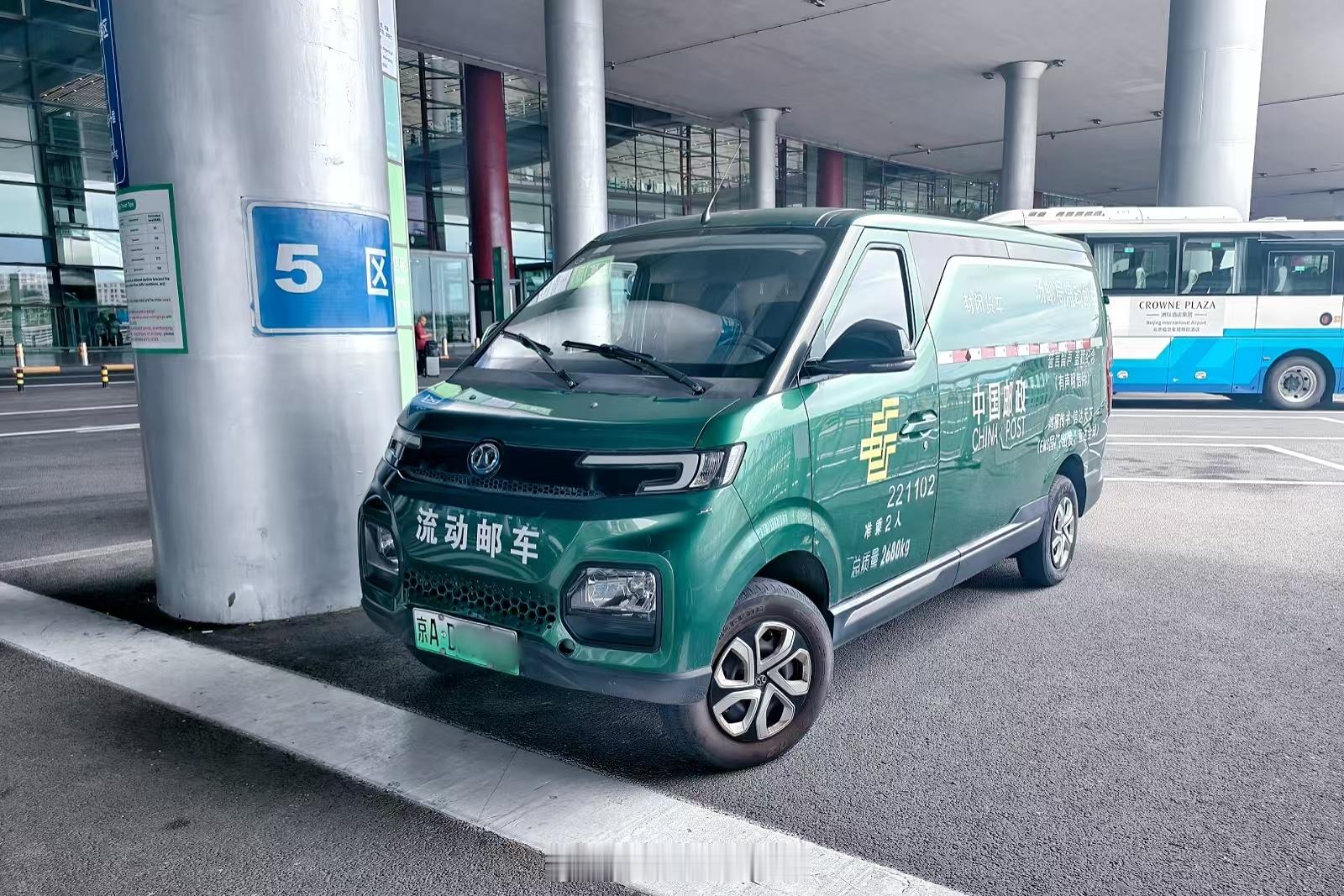 老少通吃的经典制服范儿[嘻嘻]van事通[超话] ​​​