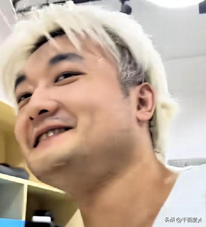 离开辽篮的丛明晨这样了
辽宁本钢男篮的投手黑龙江籍的丛明晨因身体无法适应职业球员