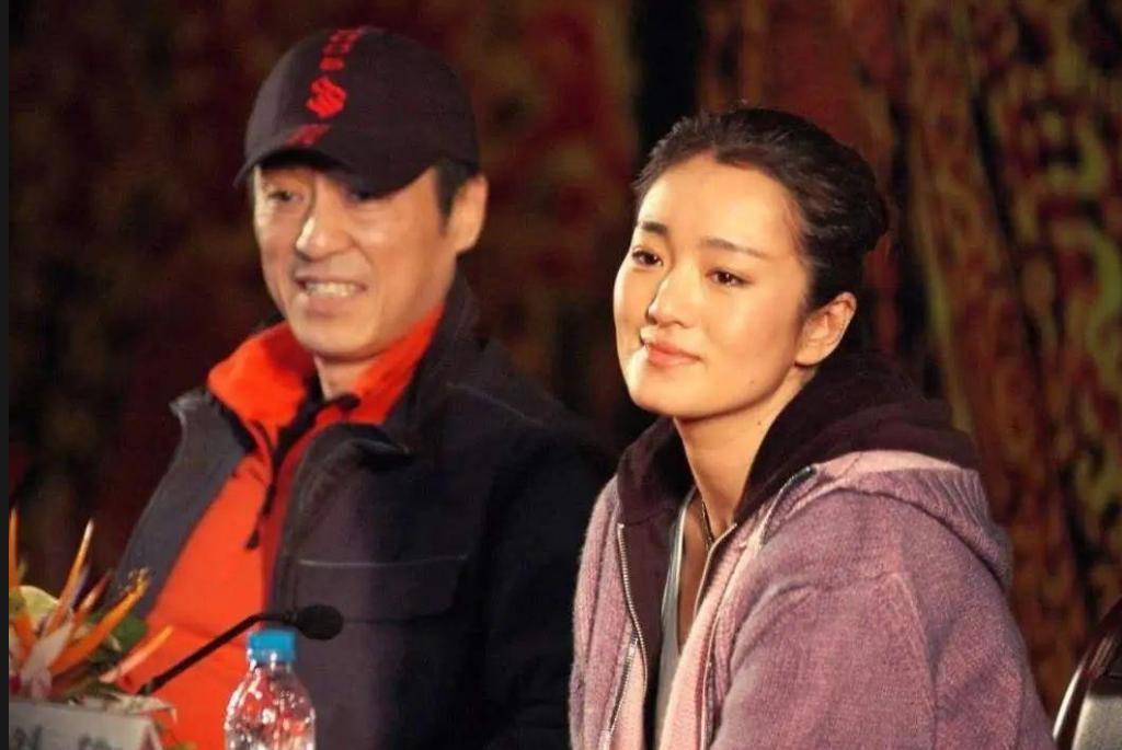 1995年，同居8年后，巩俐卑微地向张艺谋说了一句话，谁料，张艺谋却残忍拒绝，巩