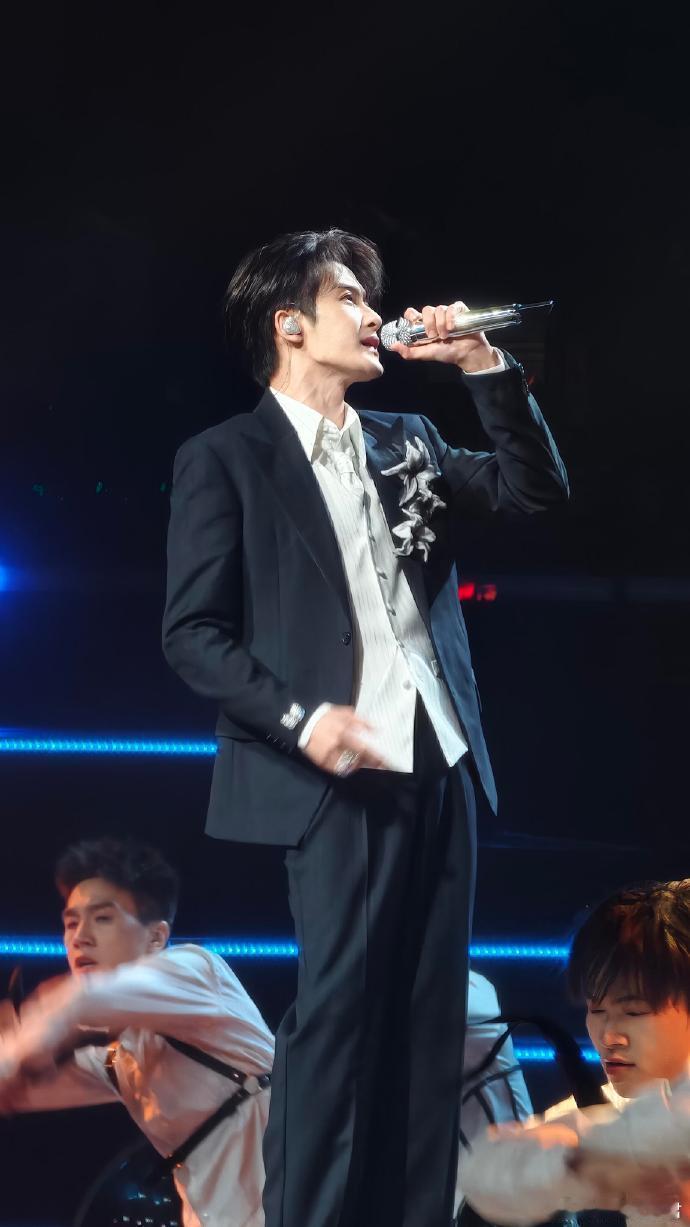 檀健次没演但唱了檀健次[超话] 谁懂！檀健次没有出演《敦煌英雄》，却用一段热血说