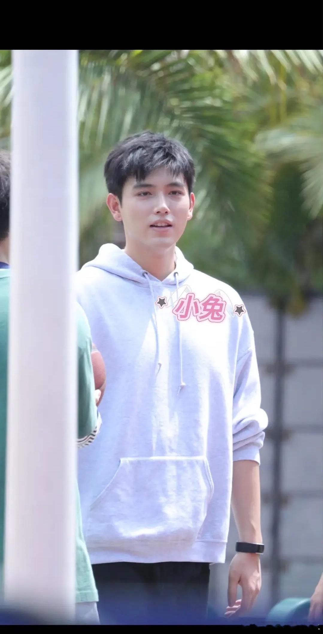 陈飞宇新剧造型，终究回不去李峋了