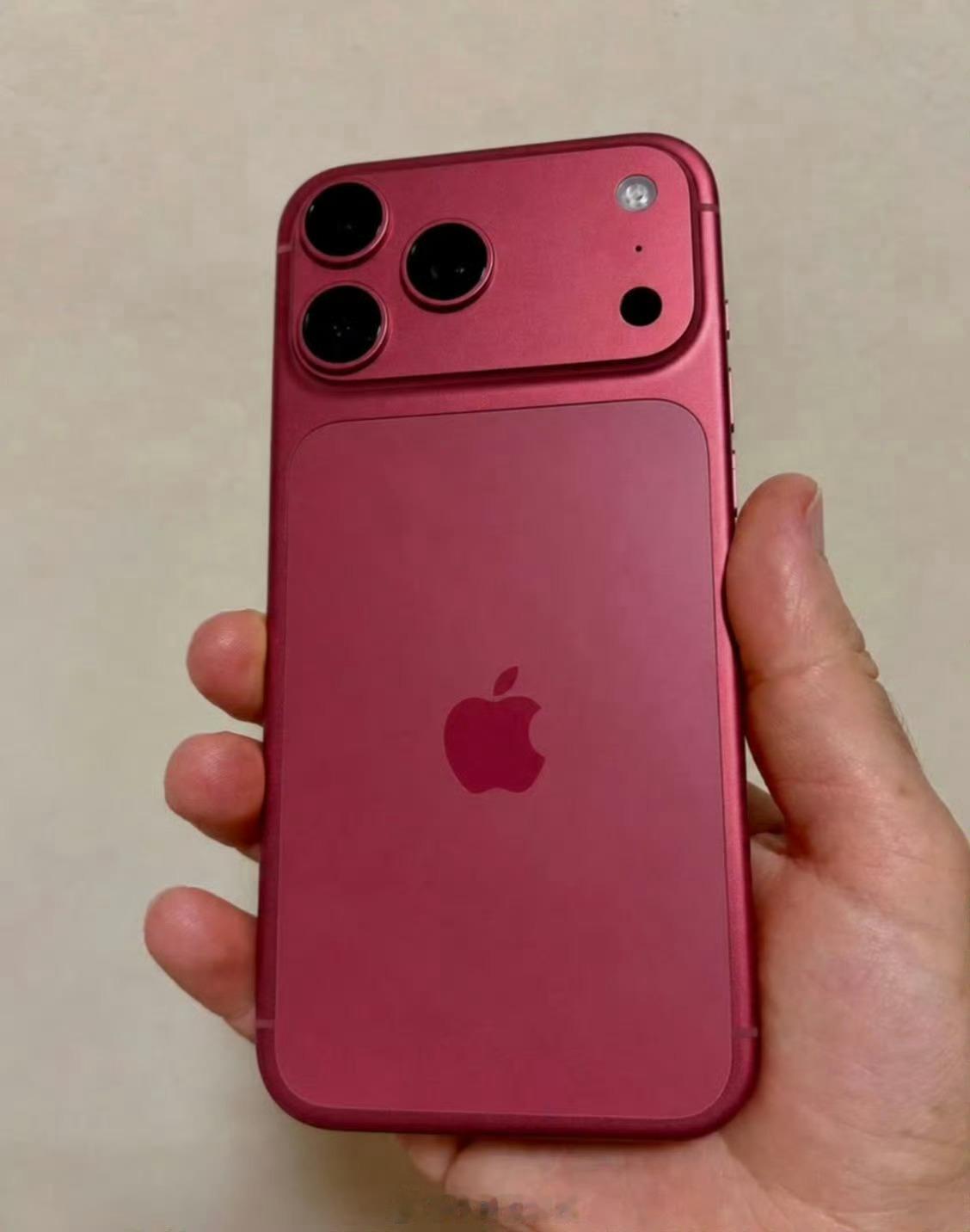 iPhone18ProMax银灰色银灰色属于那种耐看但不炸眼的类型，看久了也就那