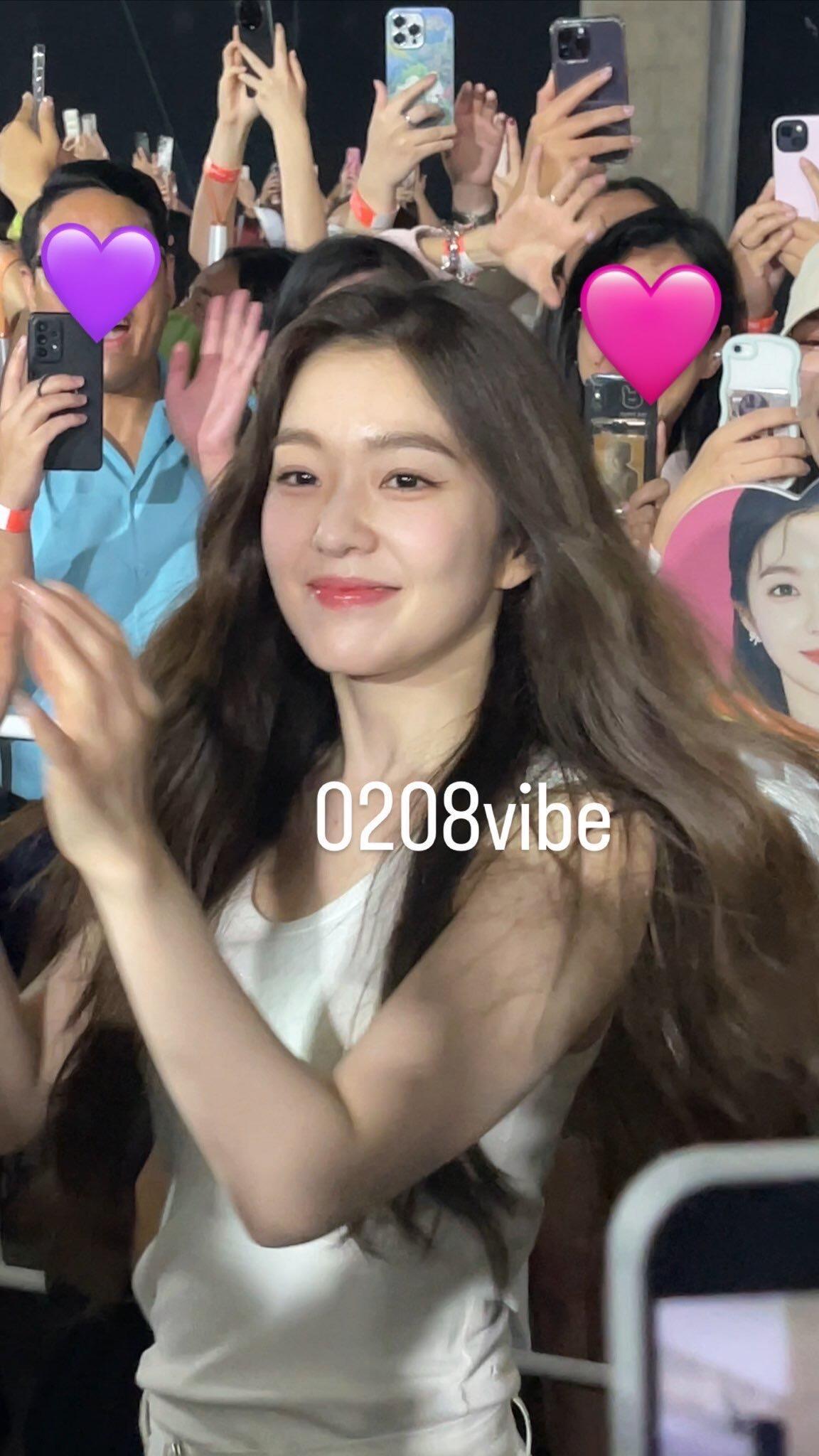 感觉裴珠泫的脸蛋旁都自带💕💕爱心emoji的 ​​​