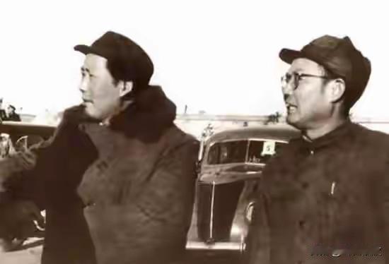 在十大元帅中，叶剑英似乎比较“低调”。但毛主席对他却有一个独一无二的评价：“诸葛