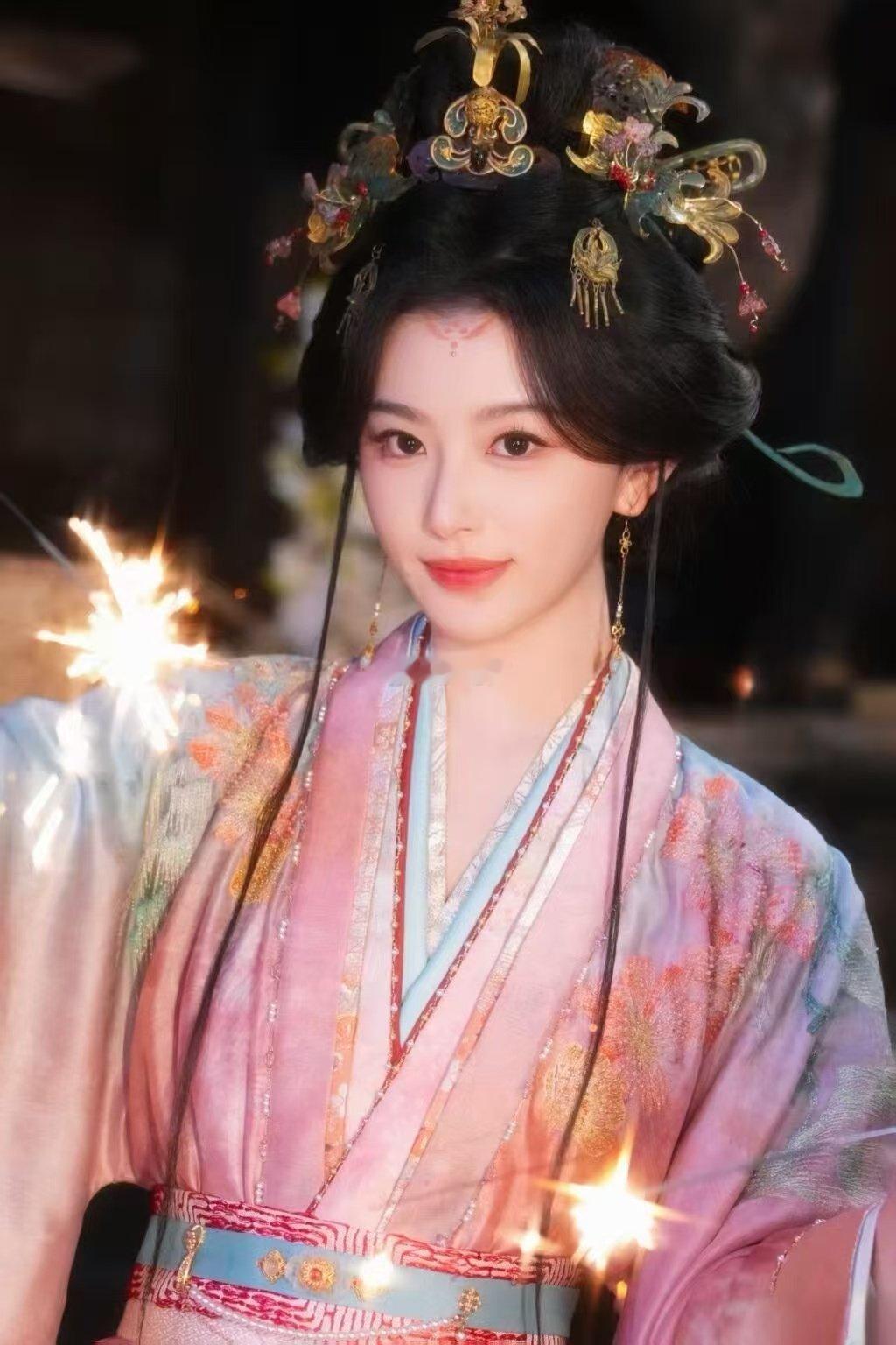 孔雪儿睡到12点才起床 看到孔雪儿中午11:30才醒我就放心了，女明星的美貌不需
