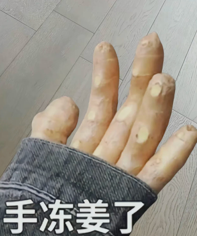 北京市市服 冲锋衣为啥成的北京市市服啊？因为冲锋衣兜大能装东西，坐地铁很方便？ 