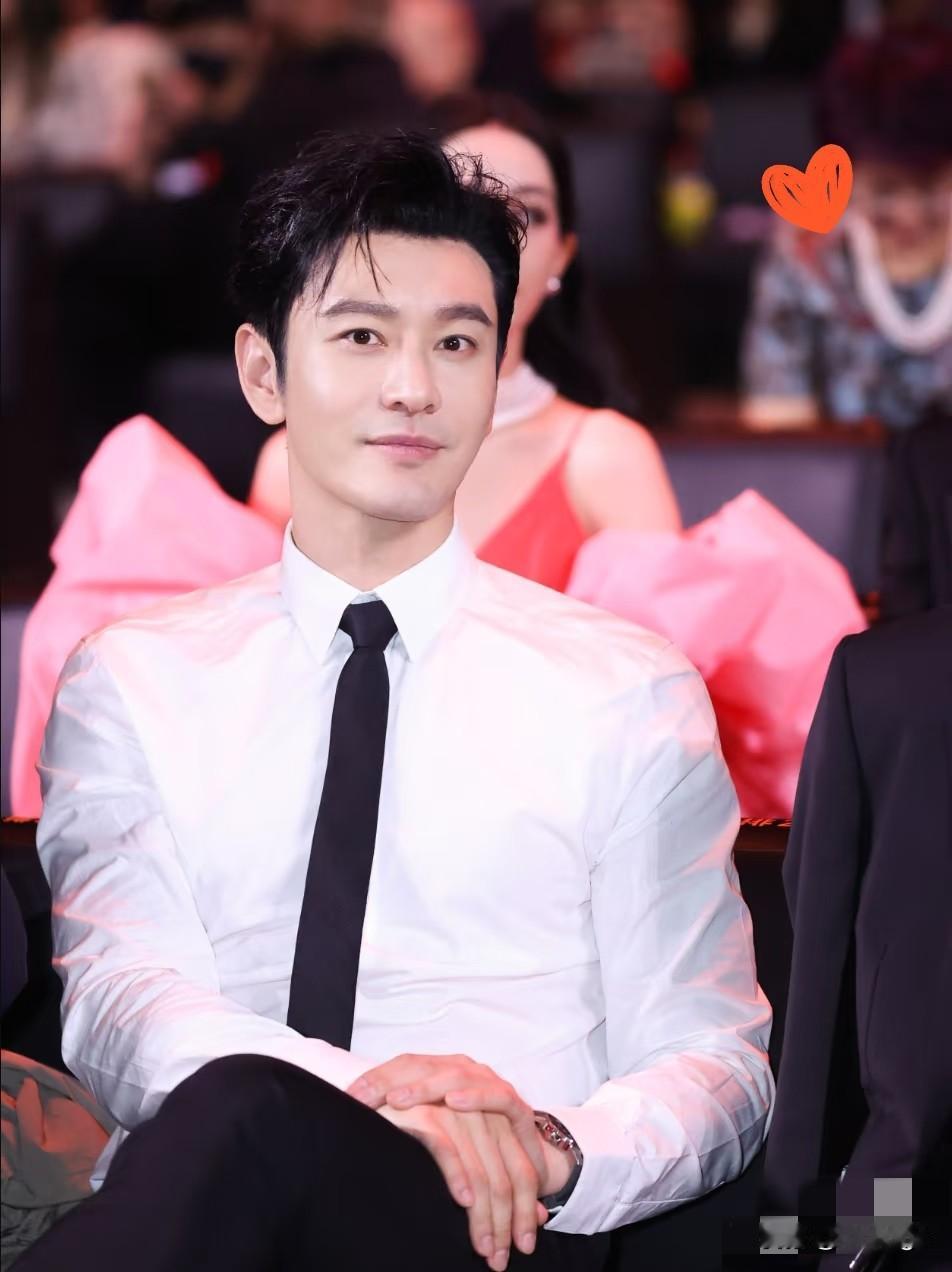 黄晓明，
真是越扒越有料，
越品越见人心。
 
李亚鹏深陷债务风波，旁人避之唯恐