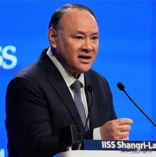 果然出手了，中方对菲律宾防长特奥多罗实施制裁，应该是中国外交史上第一次制裁他国现