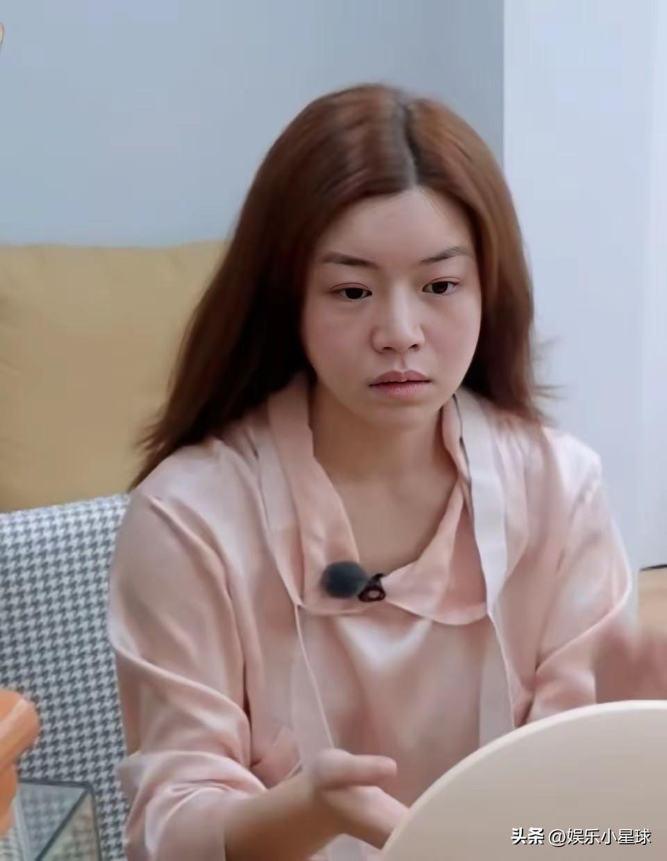 明星素颜一上镜，真的瞬间老十岁？

陈妍希在《我家那闺女》里的状态，给了观众一个