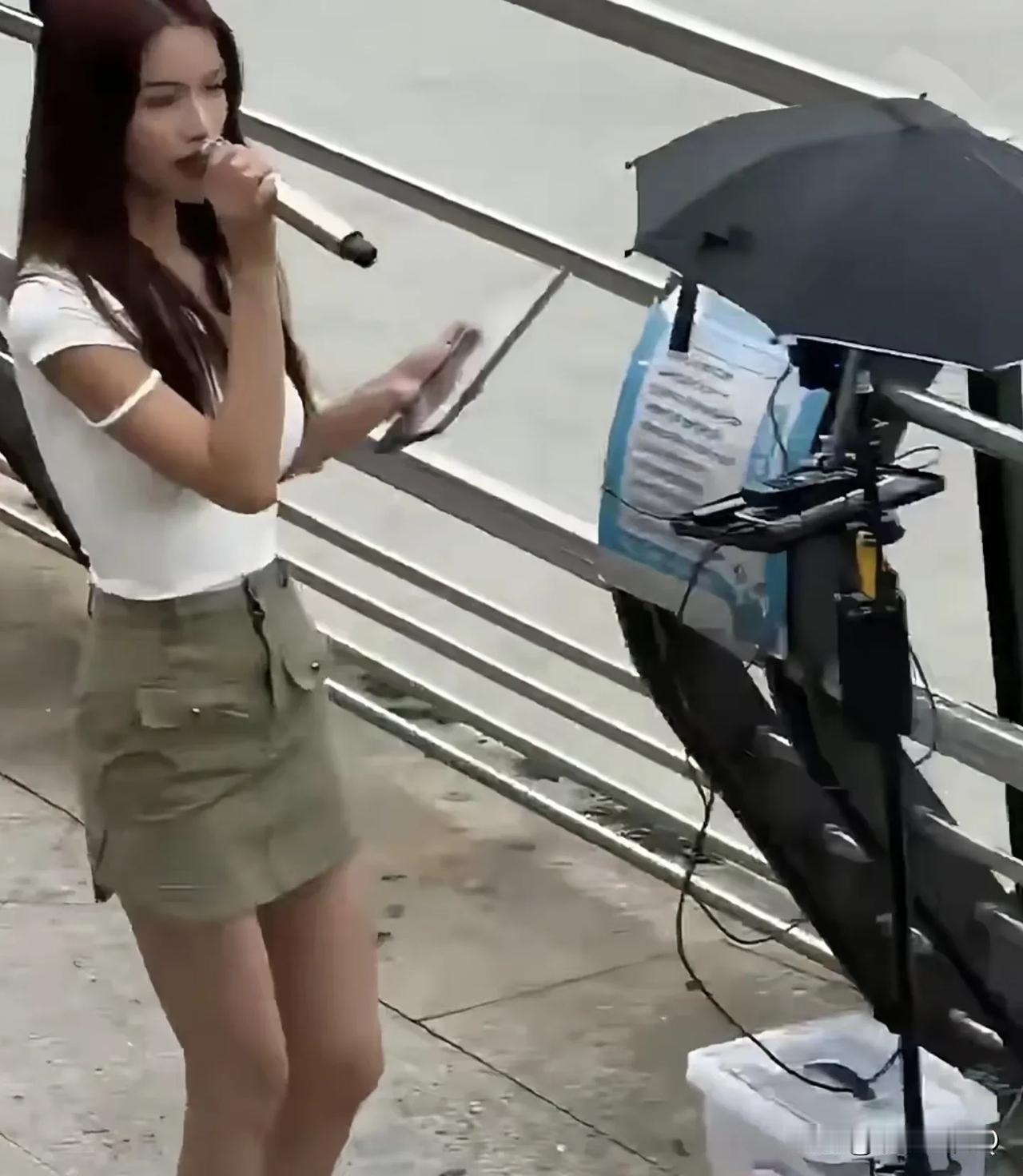 以前看到他们会感觉群魔乱舞，现在再看他们想法真的变了！感觉非常的励志，感觉他们其