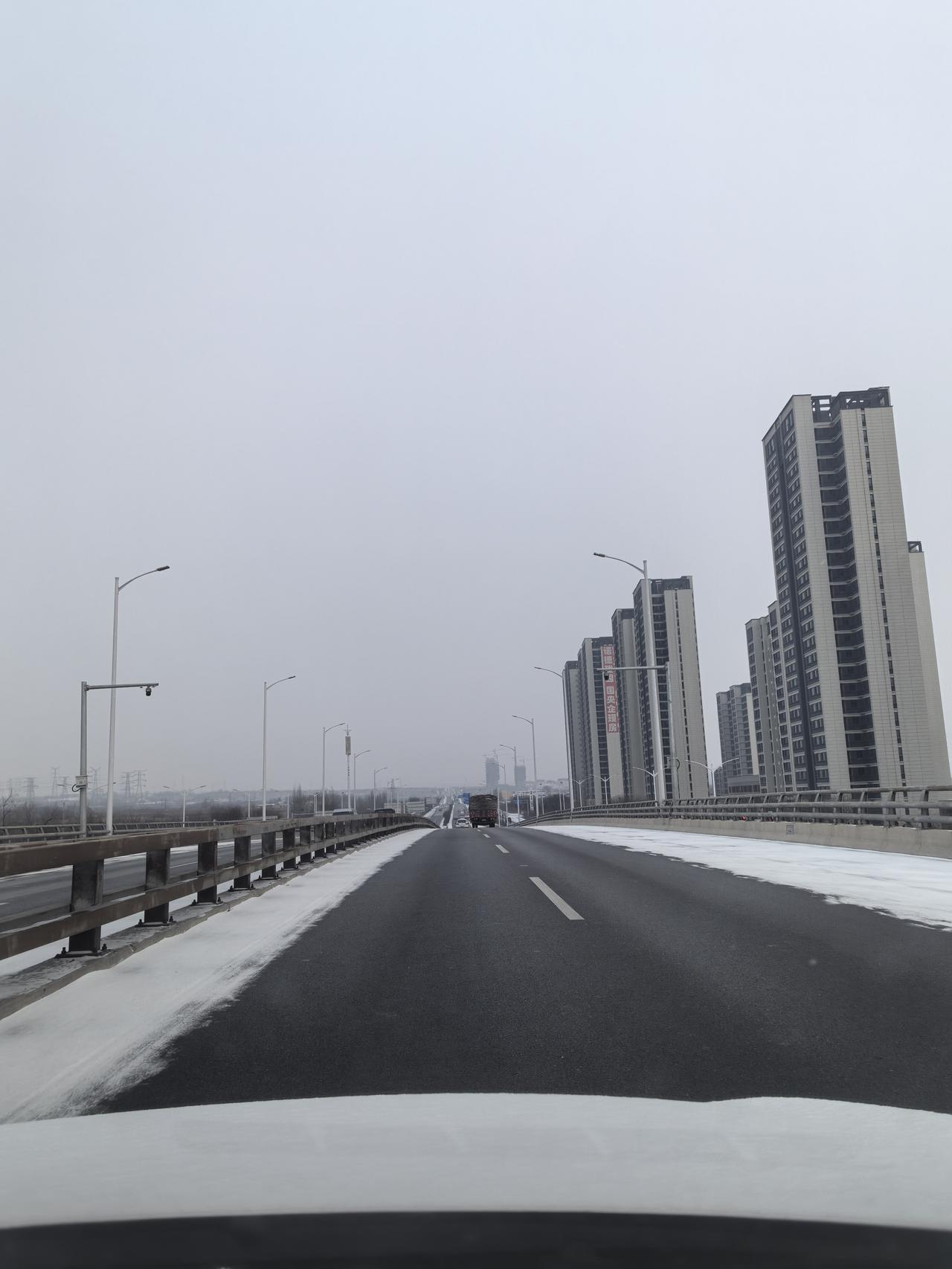 独自开车去远方,你喜欢吗? 我超爱独自开车去远方！那种感觉就像挣脱了生活的枷锁，