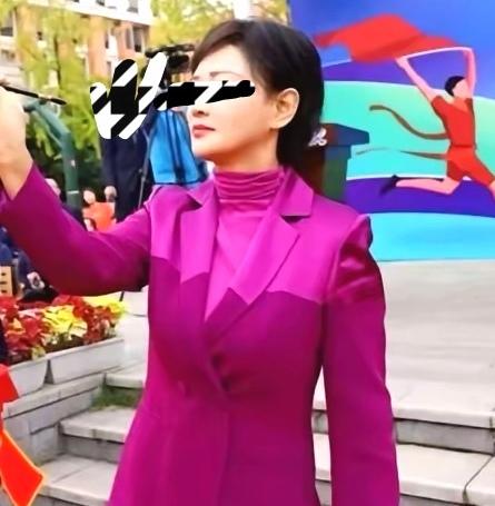 成都竹子学校的罗女士，人美嘴挺凶啊！

让人在中国无路可走！

整个国家她说了算