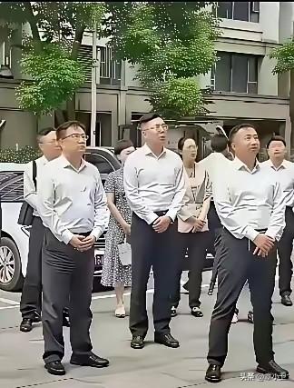 体制内官员为什么都是这个姿势呢职场规则 体制内分寸 官场技巧 |