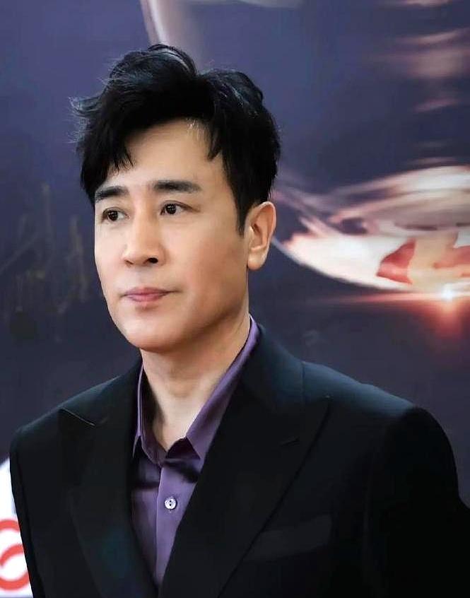 8岁小孩张彦博一句“下次演儿子记得找我”，当场打动了于和伟。
一句看似童言无忌的