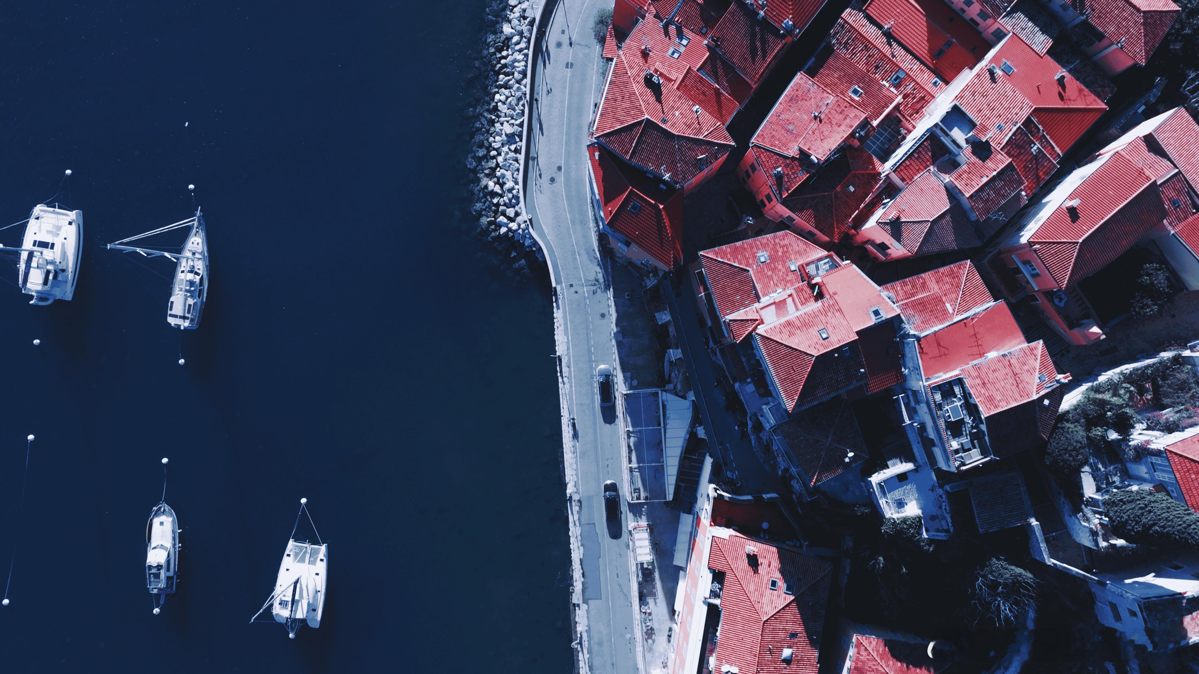 这里曾经是毕加索画笔下的光芒，也是戛纳星光流淌的延长线。今天，尊界S800成为蔚