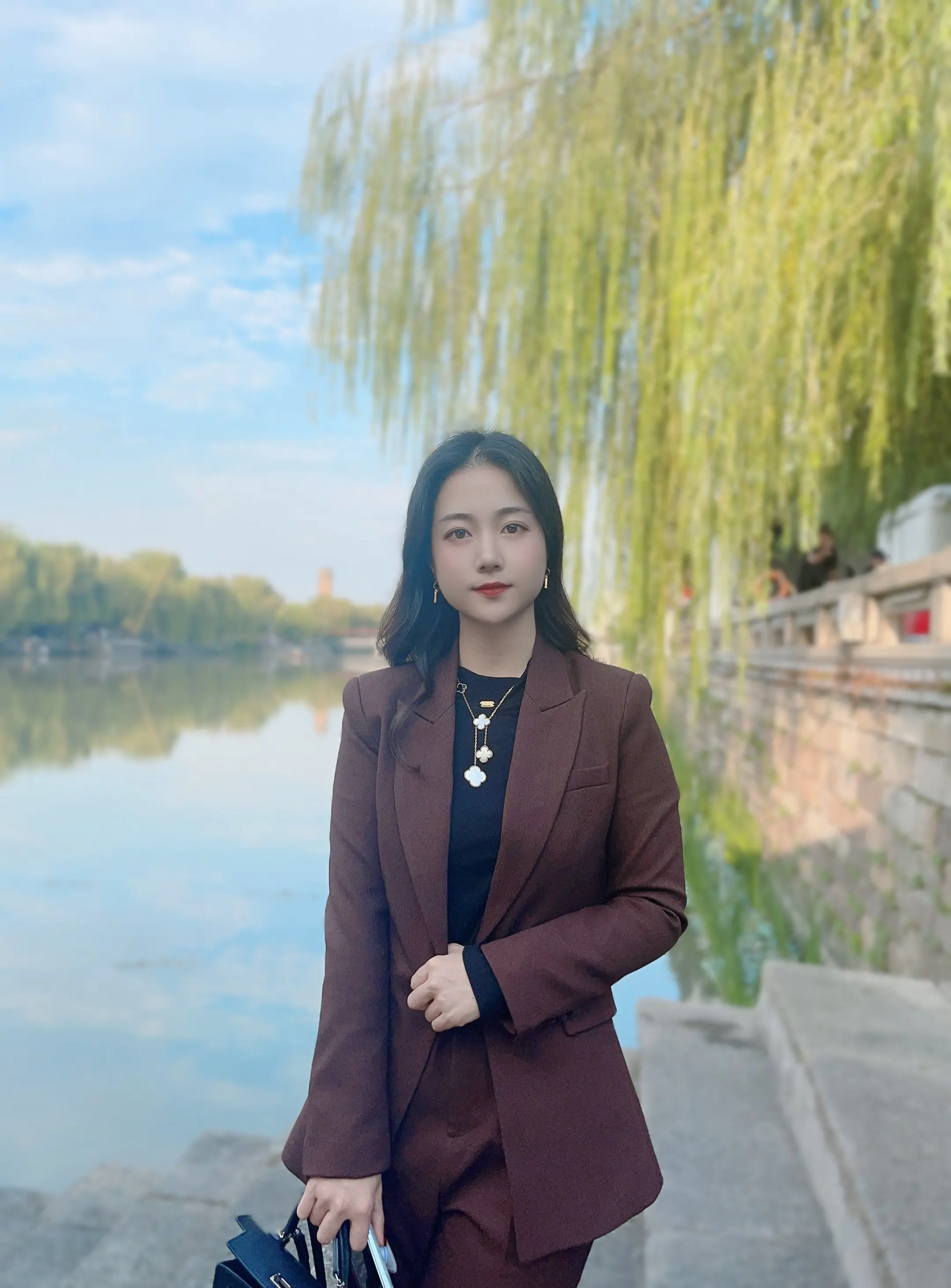 男人一定要找个有情有义的女人，她懂你的不易，不会在你低谷时离开，她信你...