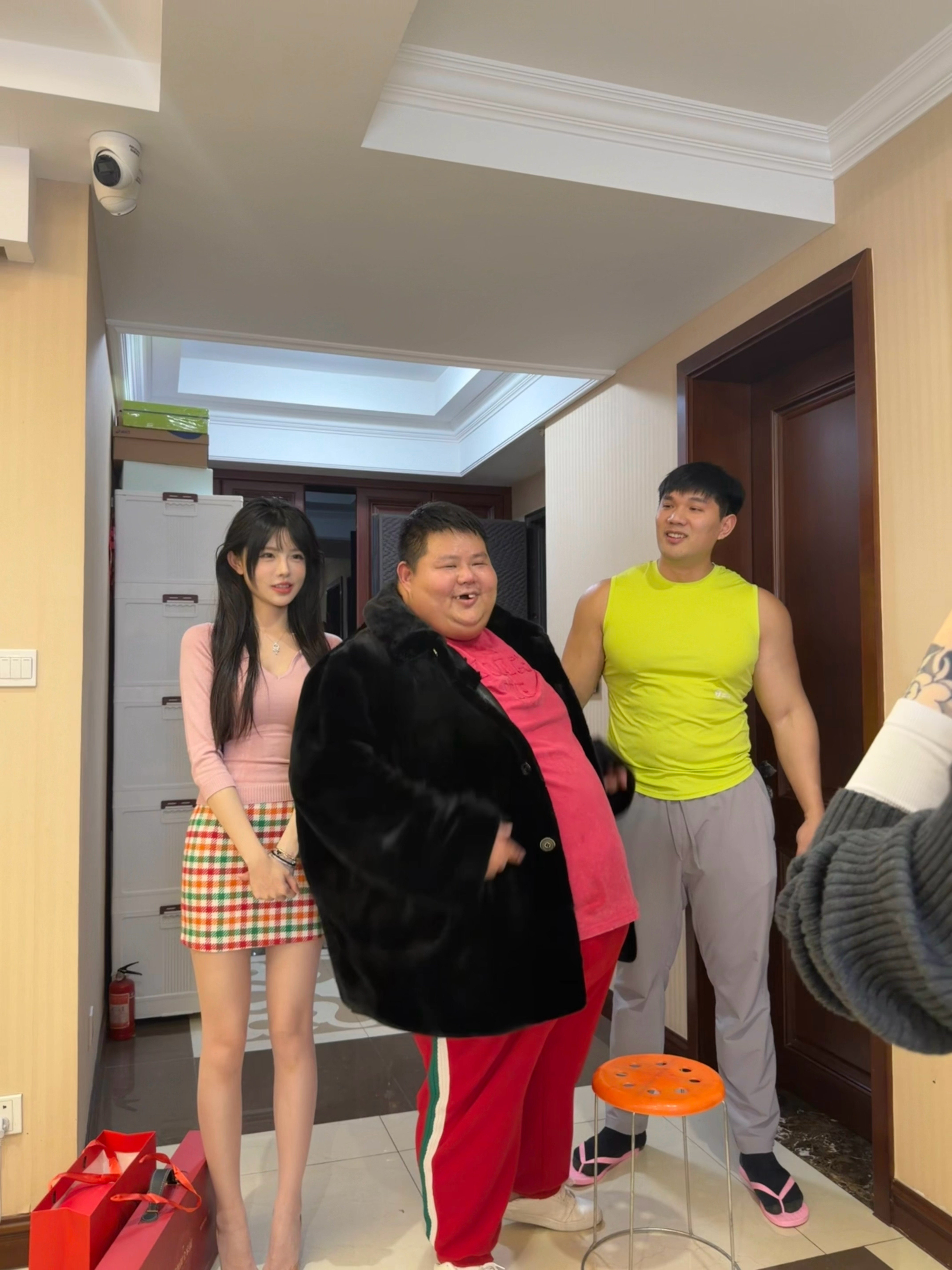 昨天去轩哥家帮忙见到了味真足族长 