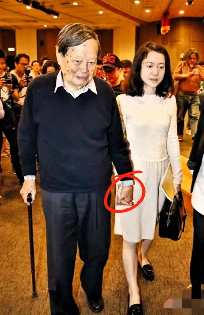 看到他们的故事，
我又相信爱情了！
只是现在，翁帆再也听不到那声“帆帆”了

刷