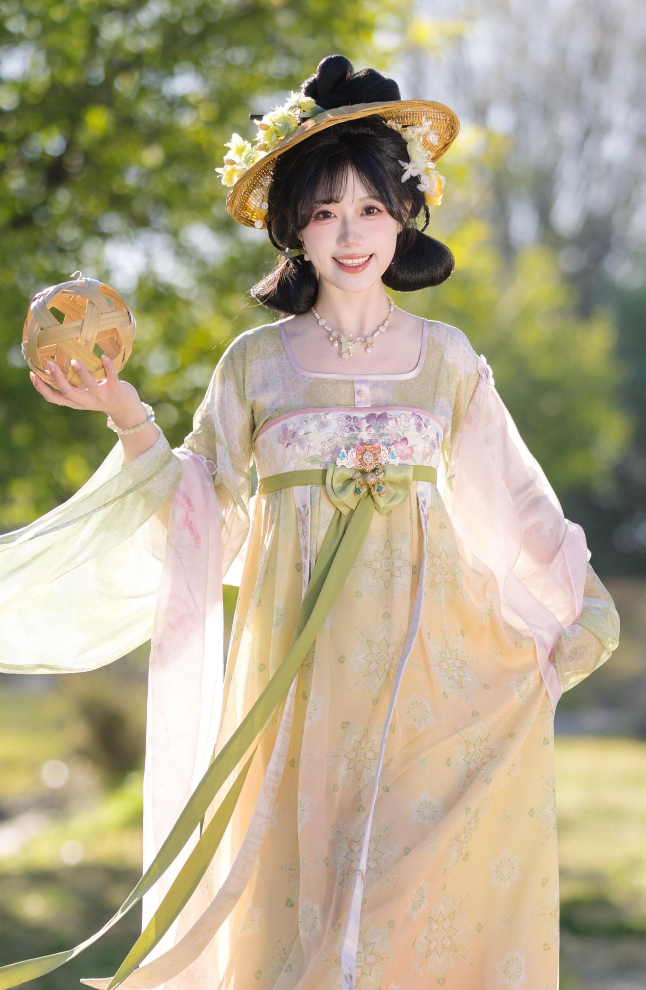 你来到听见梨花笑。